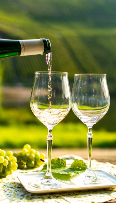 Waiter,Pouring,German,Quality,White,Wine,Riesling,,Produced,In,Mosel Waiter,Pouring,German,Quality,White,Wine,Riesling,,Produced,In,Mosel